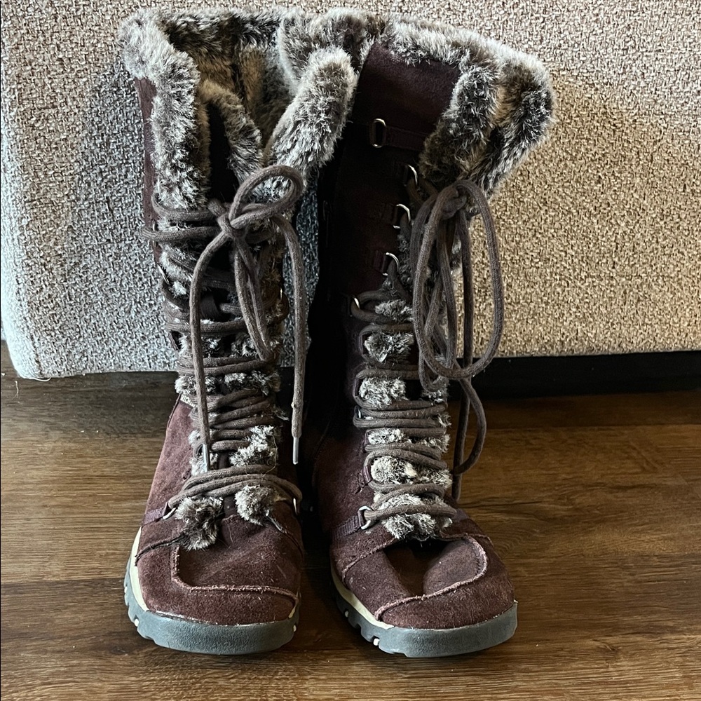 Skechers Grand Jams boots. SZ 7.5
Excellent condition.